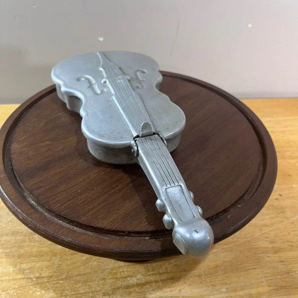 Vtg Mount Vernon Ware Aluminum Violin Fiddle Hinged Mold Cleveland Ohio USA